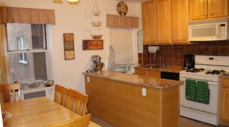 PRE WAR 2 BEDROOM, 2 BATH CO-OP w/PARKING & PET FRIENDLY!